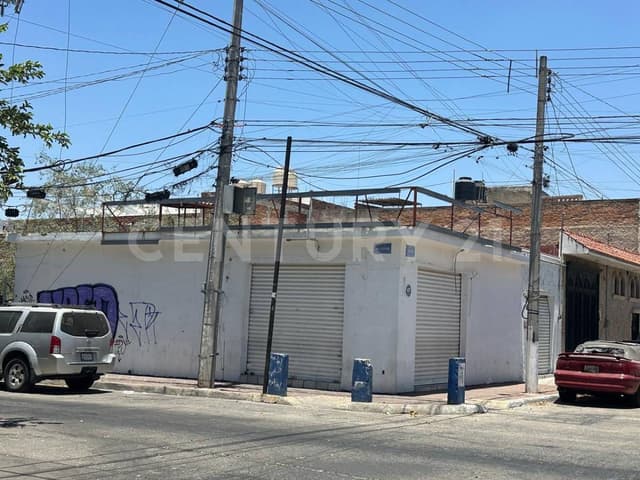 Local En renta En Esquina En Postes Cuates, Guadalajara.