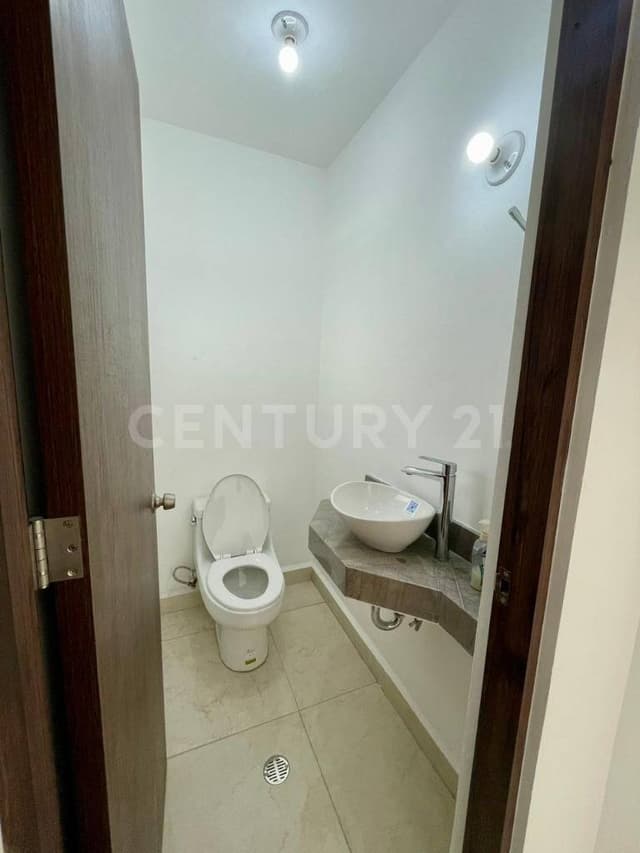 CASA EN RENTA EN SANTA CATARINA