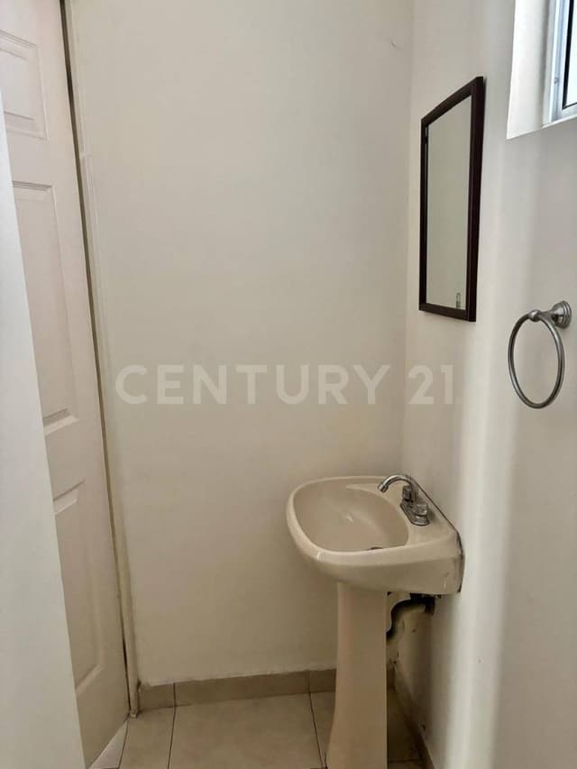 CASA EN VENTA EN COL. HACIENDA LA HERRADURA EN APODACA