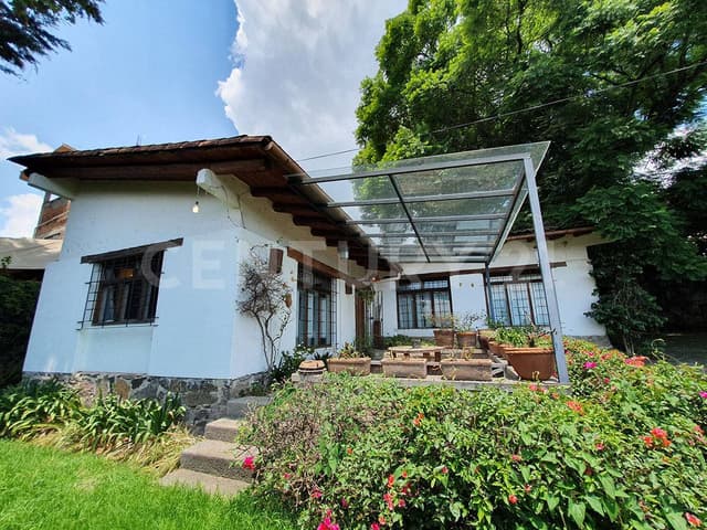 CASA EN VENTA CERCA DEL CENTRO DE VALLE DE BRAVO