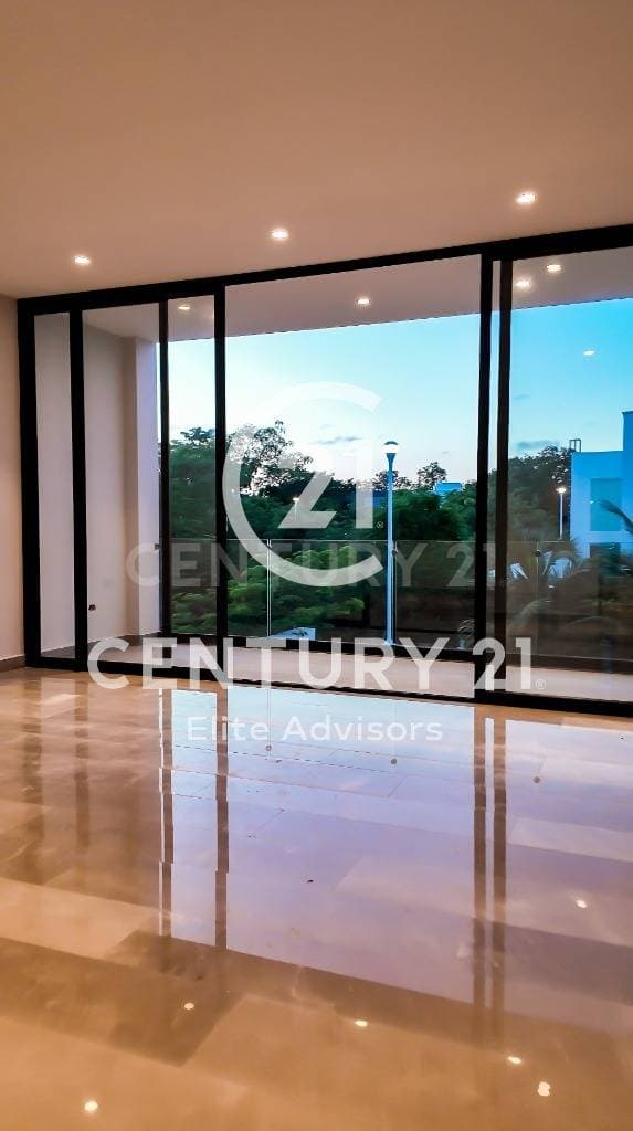 Venta moderna casa en Lagos del Sol Cancun Q. Roo YP0624