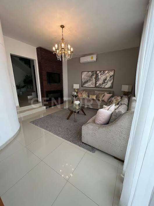 CASA EN VENTA EN COL. COLINAS DE SAN JERONIMO MONTERREY