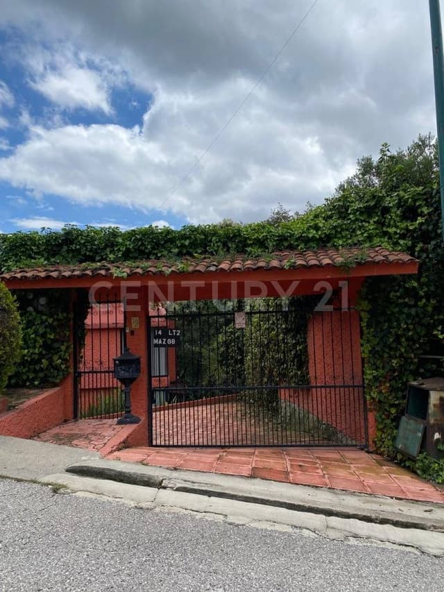 Casa en Condado de Sayavedra, Atizapán – Estilo, privacidad y entorno natural