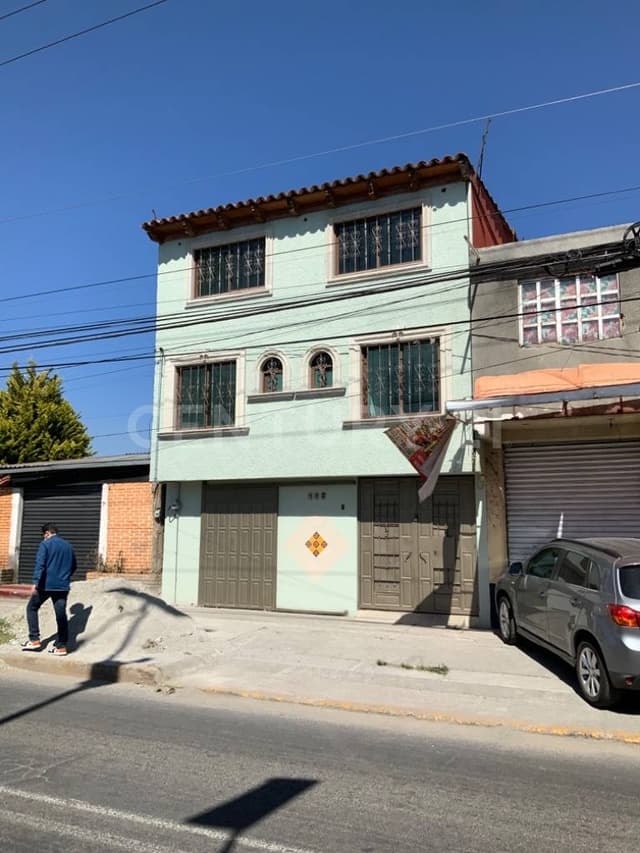 Inmueble con áreas libres para oficinas o consultorios.