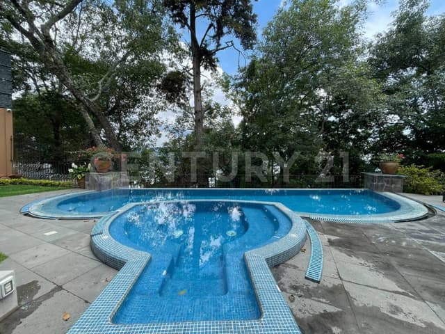 CASA EN VENTA EL CENTRO DE VALLE DE BRAVO