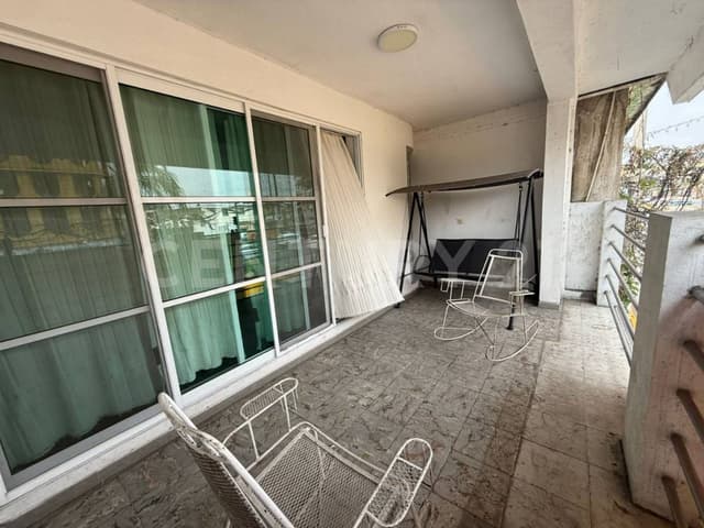 CASA AMPLIA EN VENTA