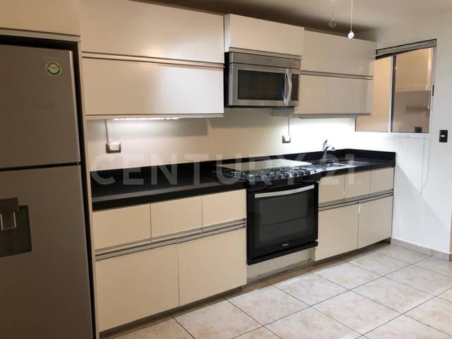 CASA EN RENTA EN CERRADA DE CUMBRES EN MONTERREY