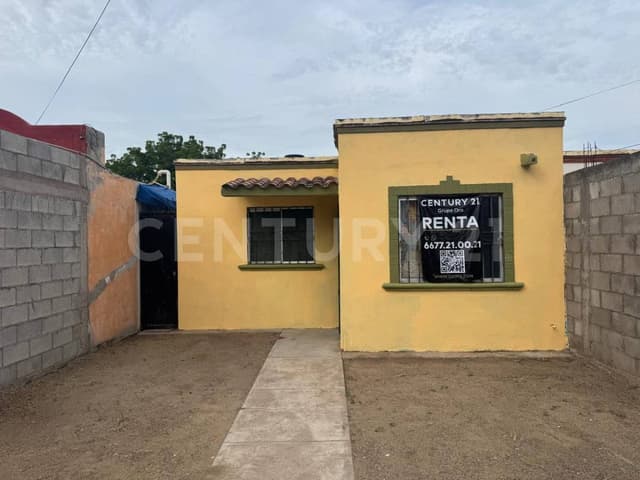 CASA ENFRENTE DEL PARQUE EN CAPISTRANO EN RENTA