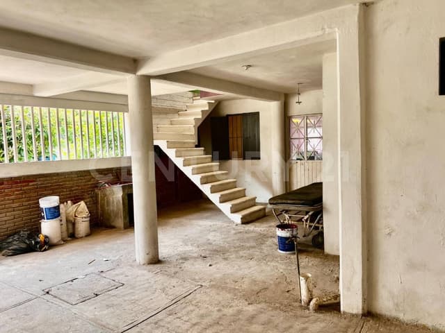 SE VENDE CASA DOS PLANTAS EN ESQUINA 5 RECAMARAS