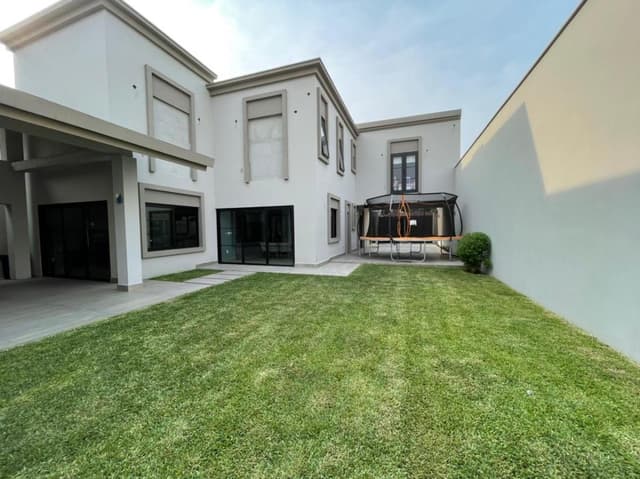 HERMOSA RESIDENCIA EN VENTA