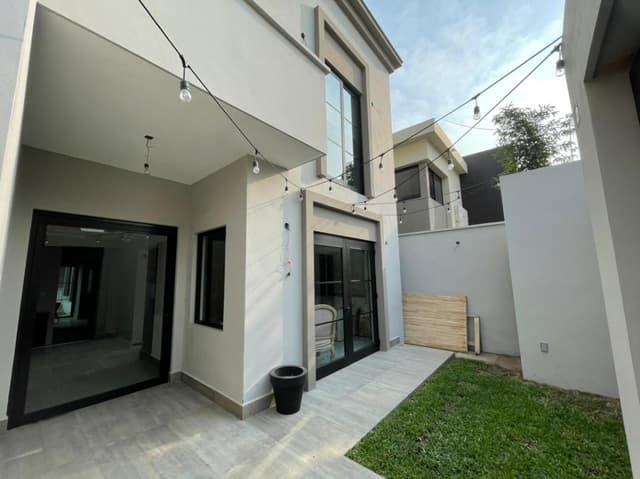 HERMOSA RESIDENCIA EN VENTA