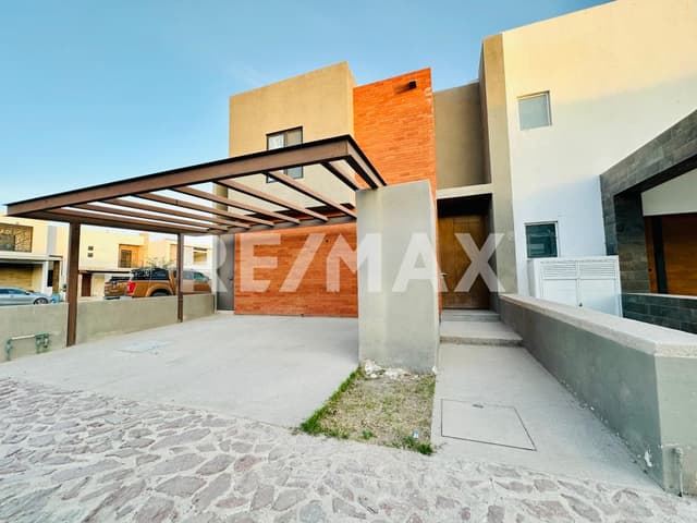 CASA EN VENTA EN CERRADA CIRUELOS, RESID ALTOZANO, GÓMEZ PALACIO, DGO.