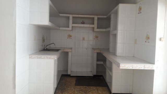 Se vende casa con dos departamentos en planta alta en Bienestar Social