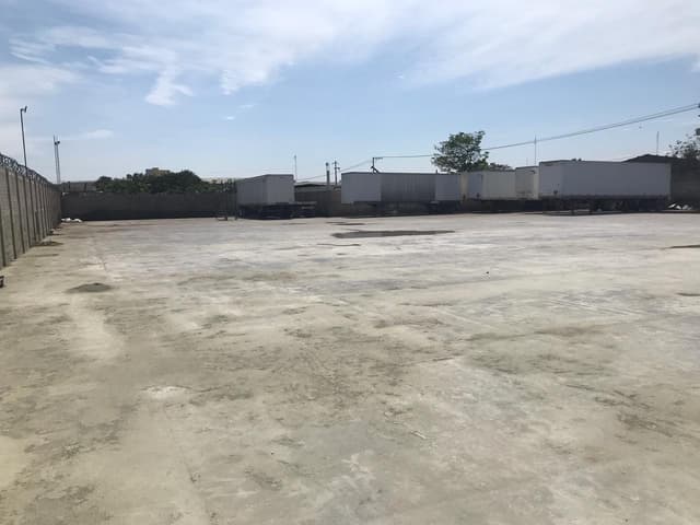 En Renta patio industrial con piso reforzado