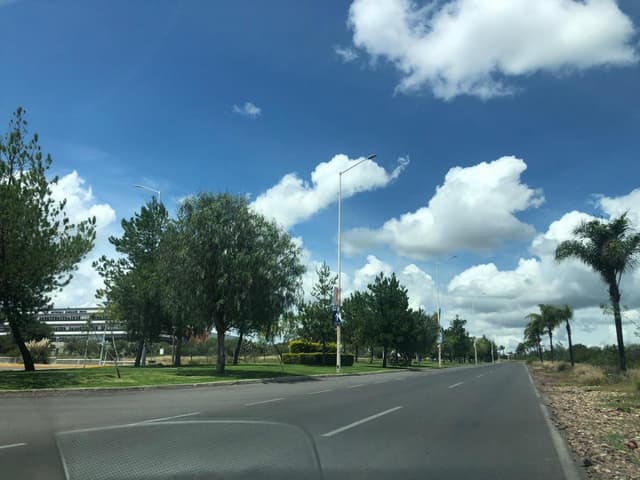 TERRENO COMERCIAL EN VENTA CIUDAD MADERAS QUERETARO CTV190804-GB