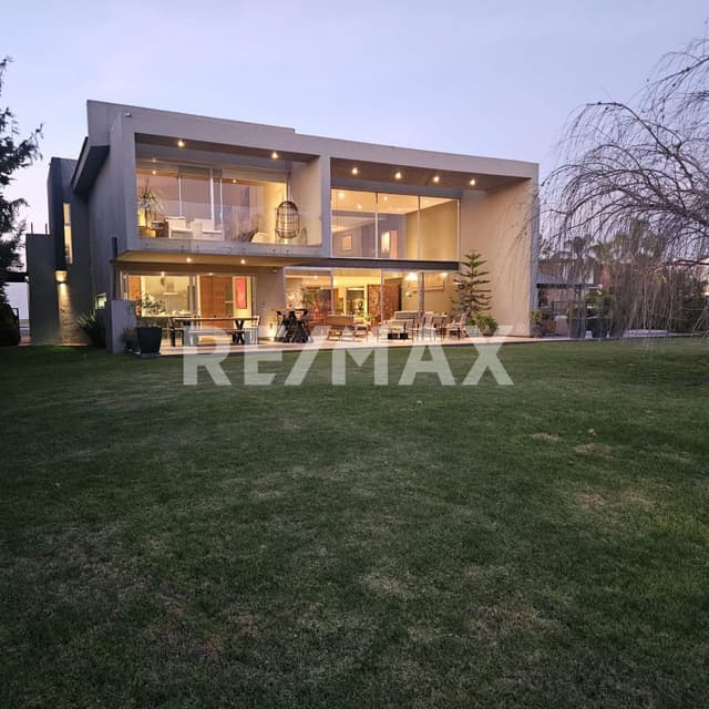 CASA EN VENTA EL CAMPANARIO QUERETARO