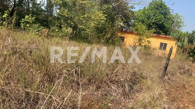 Terreno en Lomas de Huapinol