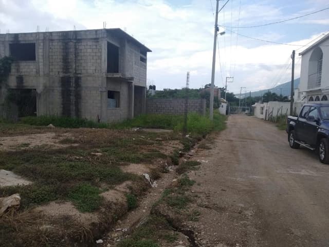 Se vende Terreno con Construcción en Obra Negra
