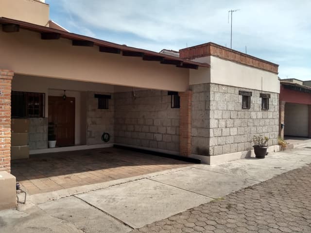 CASA EN VENTA LAS ARBOLEDAS