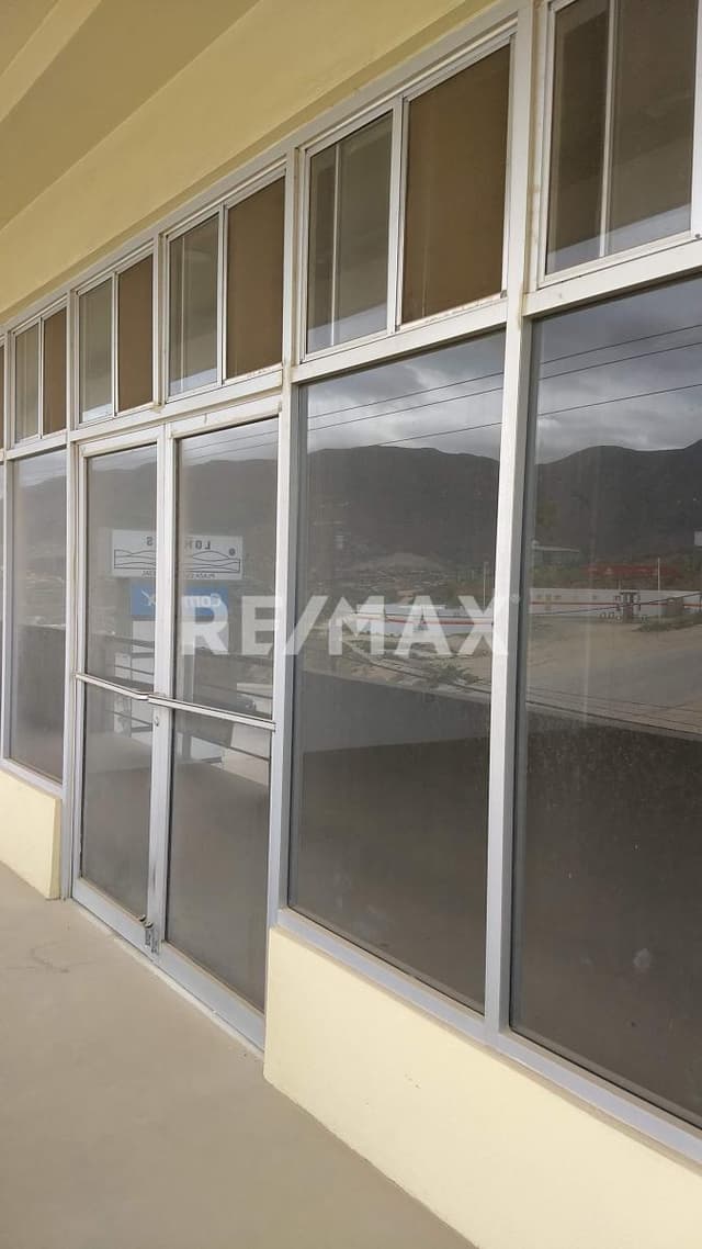 Local Comercial #5 con excelente ubicación.