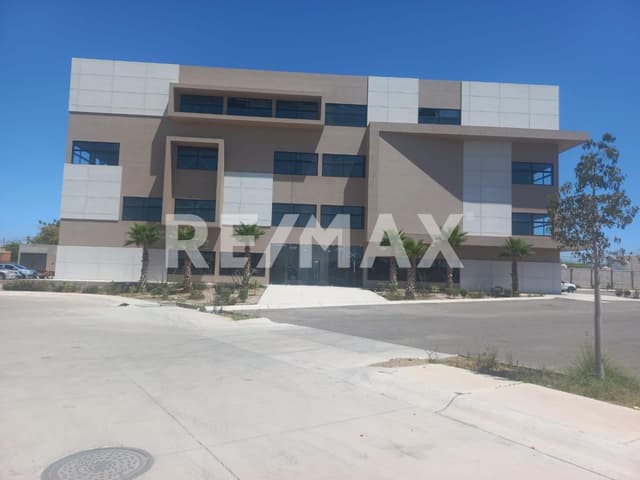 Oficina en renta en centro de negocios, en colonia El Llano, Hermosillo, Sonora.