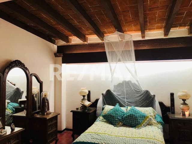 PROPIEDAD CON 6 DEPARTAMENTOS Y CASA