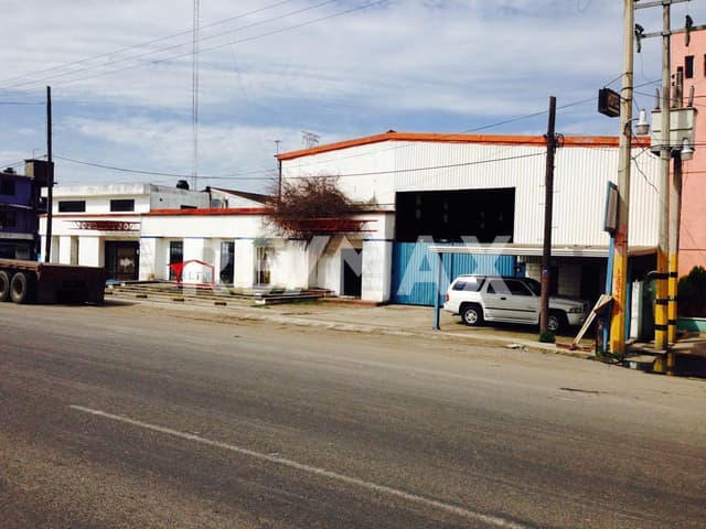BODEGA COMERCIAL EN RENTA