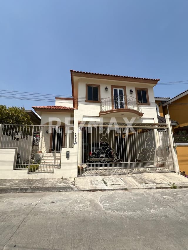 CASA EN VENTA