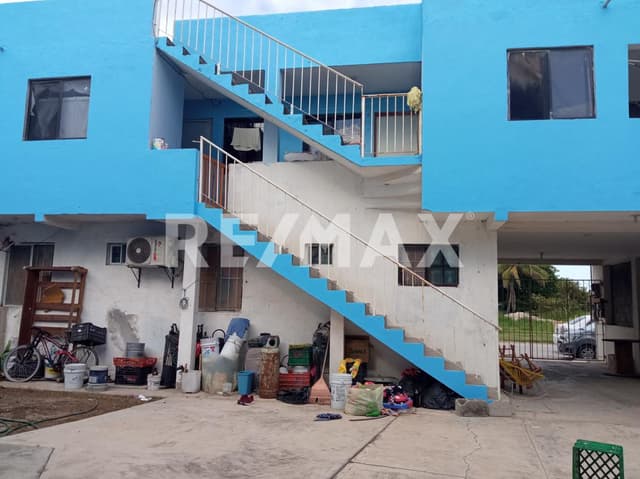 Casa con Locales en Venta