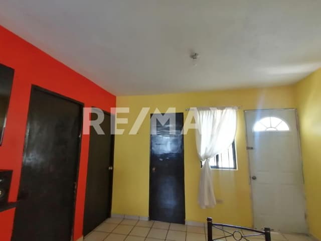 Casa con Locales en Venta