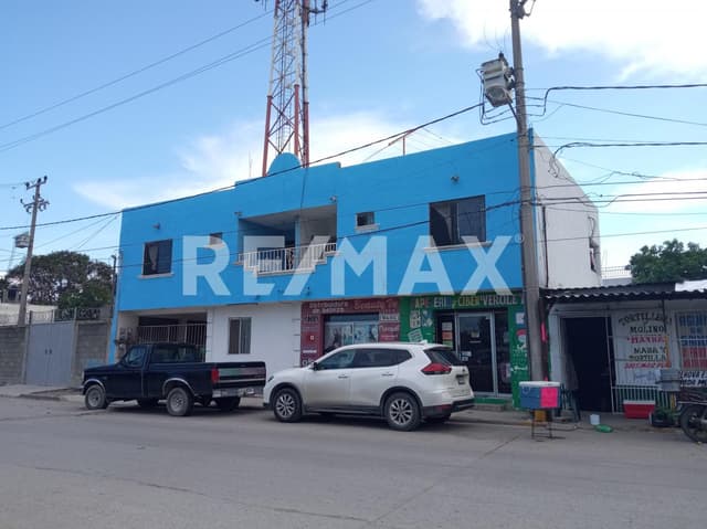 Casa con Locales en Venta