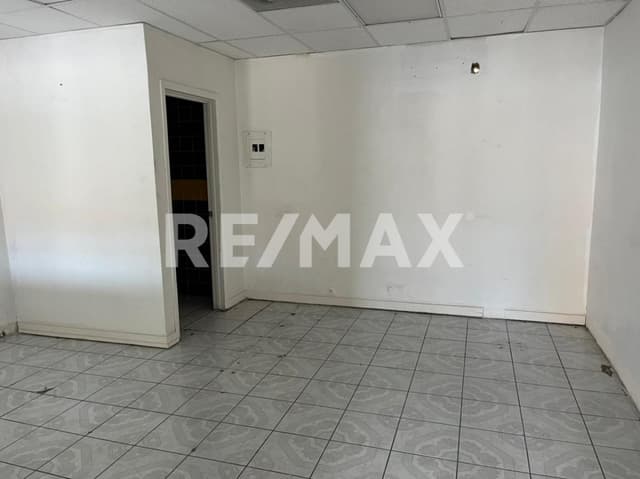 LOCAL COMERCIAL EN RENTA DE 75 M2, INSURGENTES, TIJUANA B.C.