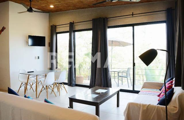 FOURPLEX ON SALE / COMPLEJO DE 4 DEPARTAMENTOS JUNTOS EN VENTA