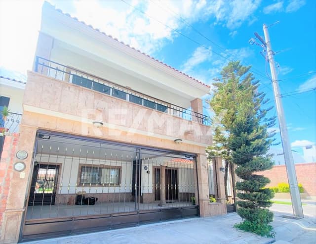 CASA EN RENTA EN LOS VIÑEDOS