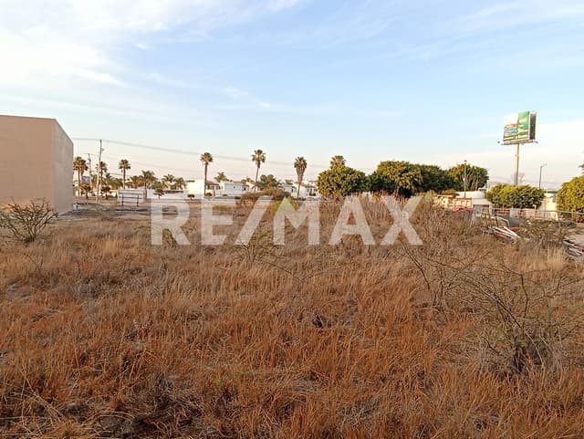 TERRENO COMERCIAL Blvd METROPOLITANO