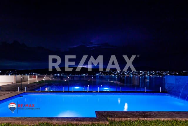 Venta de casa con Vista a Lago de Tequesquitengo, Morelos...Clave 4215