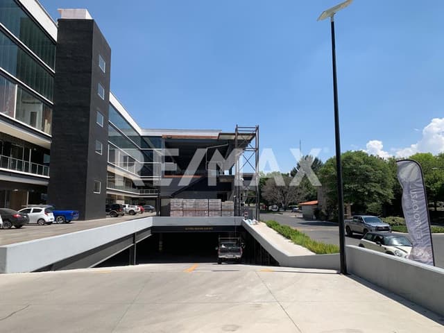 LOCAL EN RENTA EN PLANTA BAJA LA RESERVA EL CAMPANARIO CLR230321-AE