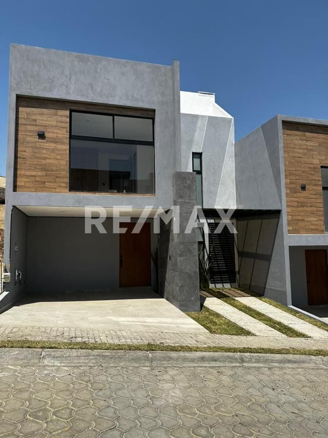 Casa en Lomas de Angelopolis