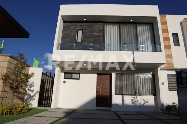CASA EN VENTA EN SAN ISIDRO JURIQUILLA