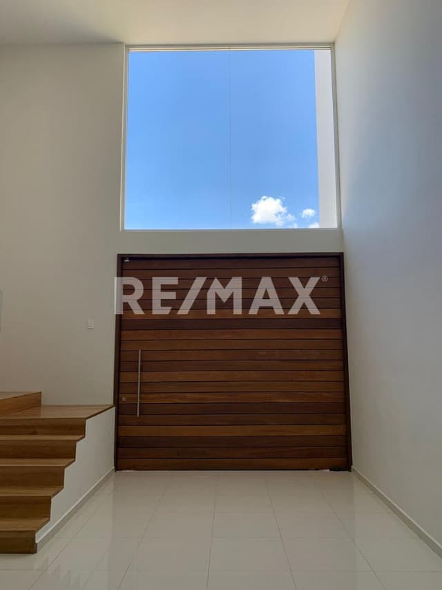 CASA EN VENTA CON JACUZZI EL CAMPANARIO QUERETARO RCV230920-AES
