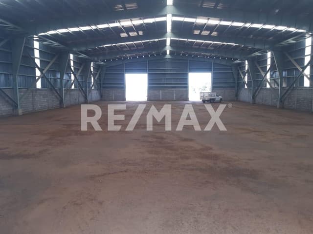 EXCELENTE BODEGA EN RENTA