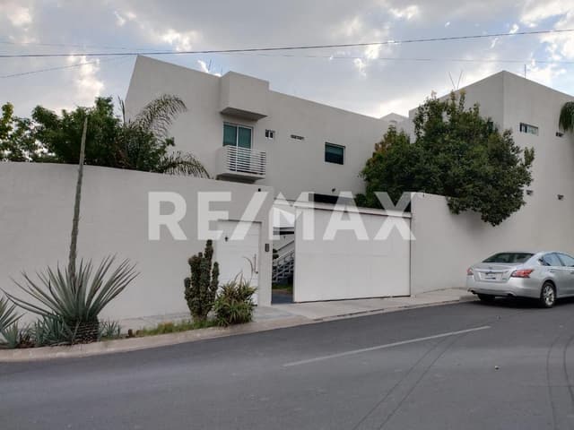 CASA EN VENTA EN PRIVADA JURIQUILLA