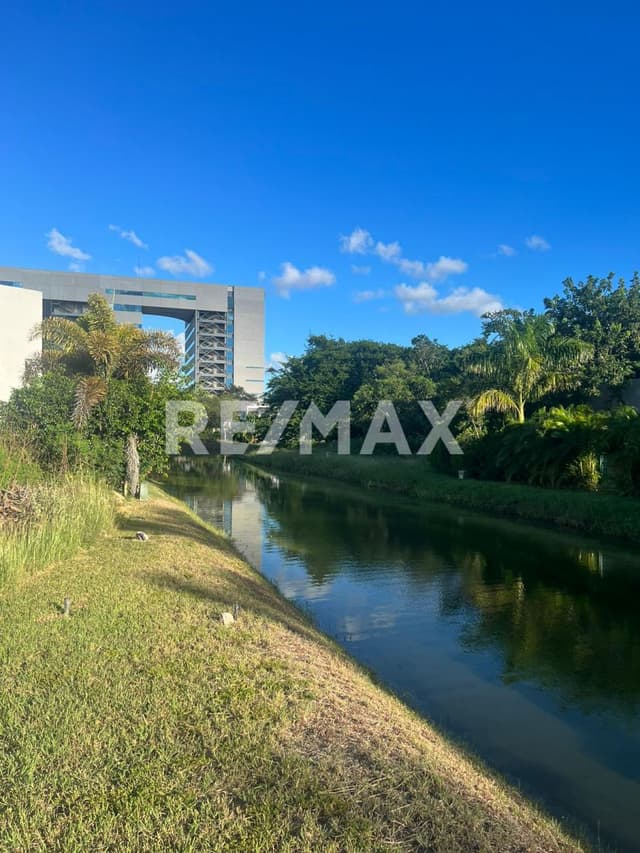 VENTA de Terreno en Residencial Punta Lago, Cabo Norte, Mérida.