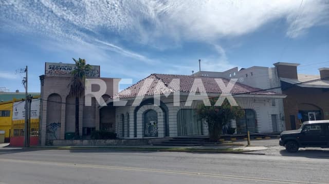 Renta Local Comercial Frente Avenida Santo Domingo en San Nicolás de los Garza, Nuevo León, México.