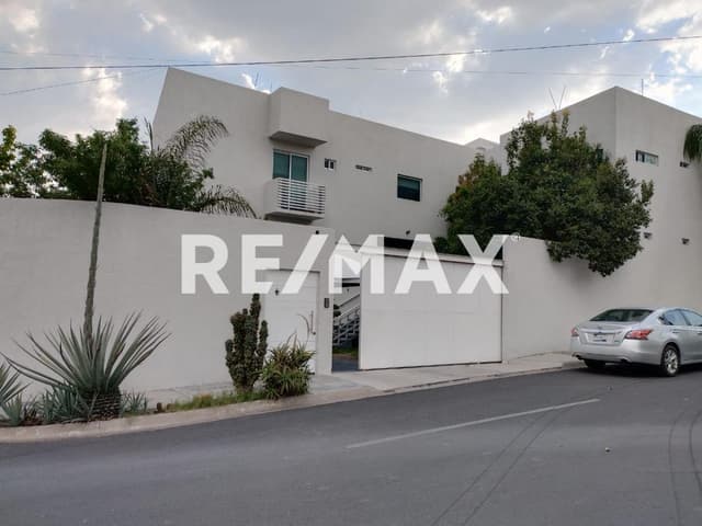 CASA EN VENTA EN PRIVADA JURIQUILLA