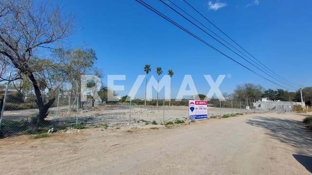 TERRENO COMERCIAL EN RENTA