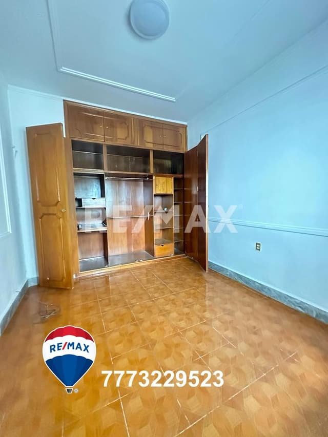 Venta de propiedad con dos locales comerciales, frente a Soriana Cuautla...Clave 4639