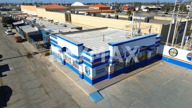 Local Comercial en Renta en punto estratetegico en Col. Santa Barbara