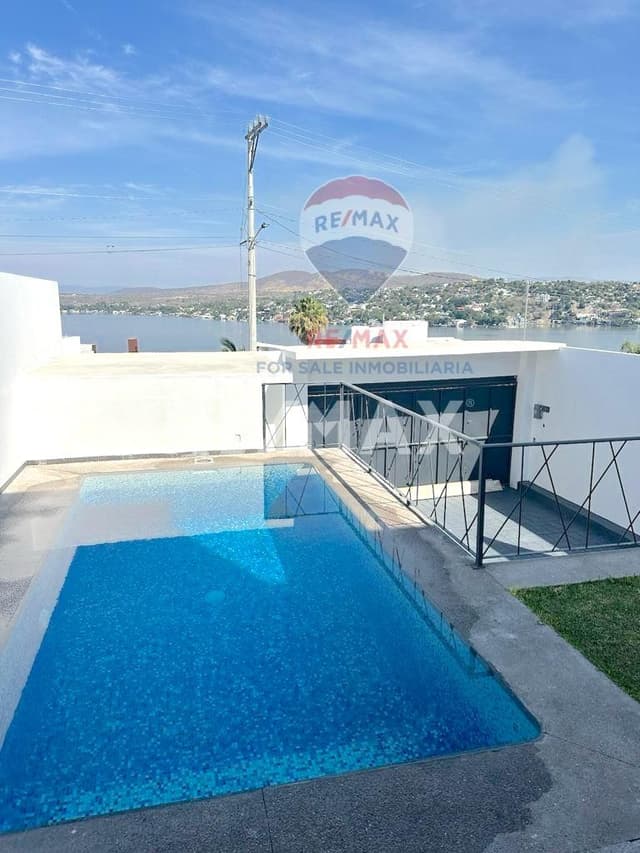 Venta de casa nueva con Vista al Lago de Tequesquitengo, Morelos...Clave 4699