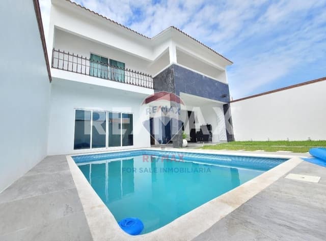 Venta de casa en fraccionamiento, Tequesquitengo, Morelos…Clave 4700
